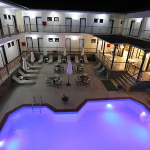 Hotel Sun, Polychrono